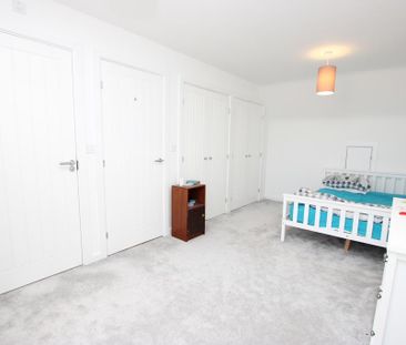 4 bedroom end of terrace house to rent - Photo 6