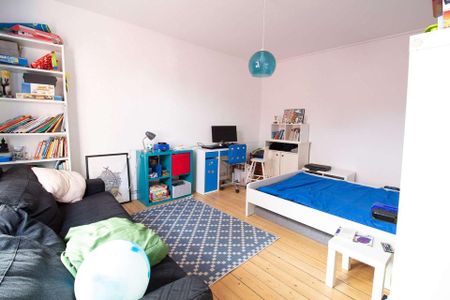 Charmante Altbauwohnung mit Dachterrasse in zentraler Lage - Foto 5