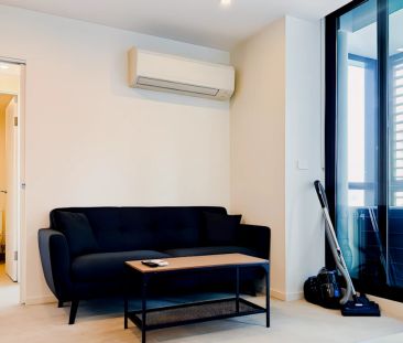 Master bedroom *1801 - Photo 1