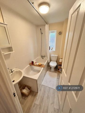 3 bedroom detached house to rent - Photo 2