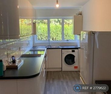 3 bedroom flat to rent - Photo 5