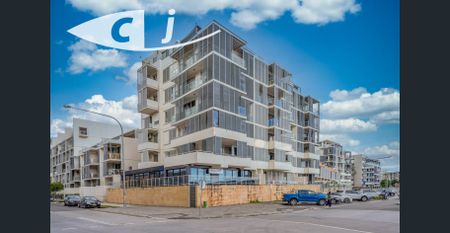 Luxurious 1 bedroom + huge study room / 2nd bedroom apartment next to waterside. - Photo 2