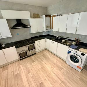 1 bedroom house of multiple occupation to rent - Photo 2