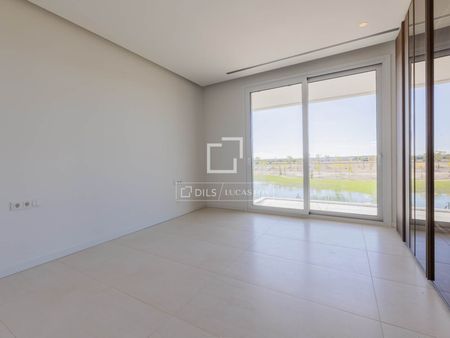 Wonderful ground floor apartment of 220.95 m² with 4 bedrooms and a garden for rent, located in Sky Villas en LGC7, La Finca, Pozuelo - Photo 2
