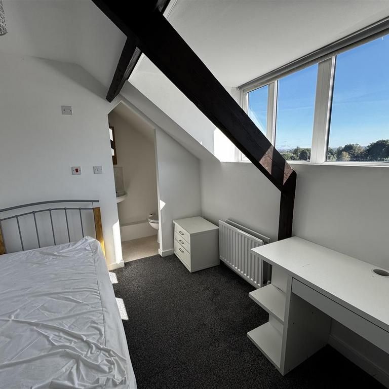 6 bedroom terraced house to rent - Photo 1