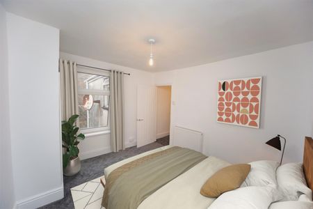 House - Terraced For Rent Abertillery Road, Abertillery - Photo 5
