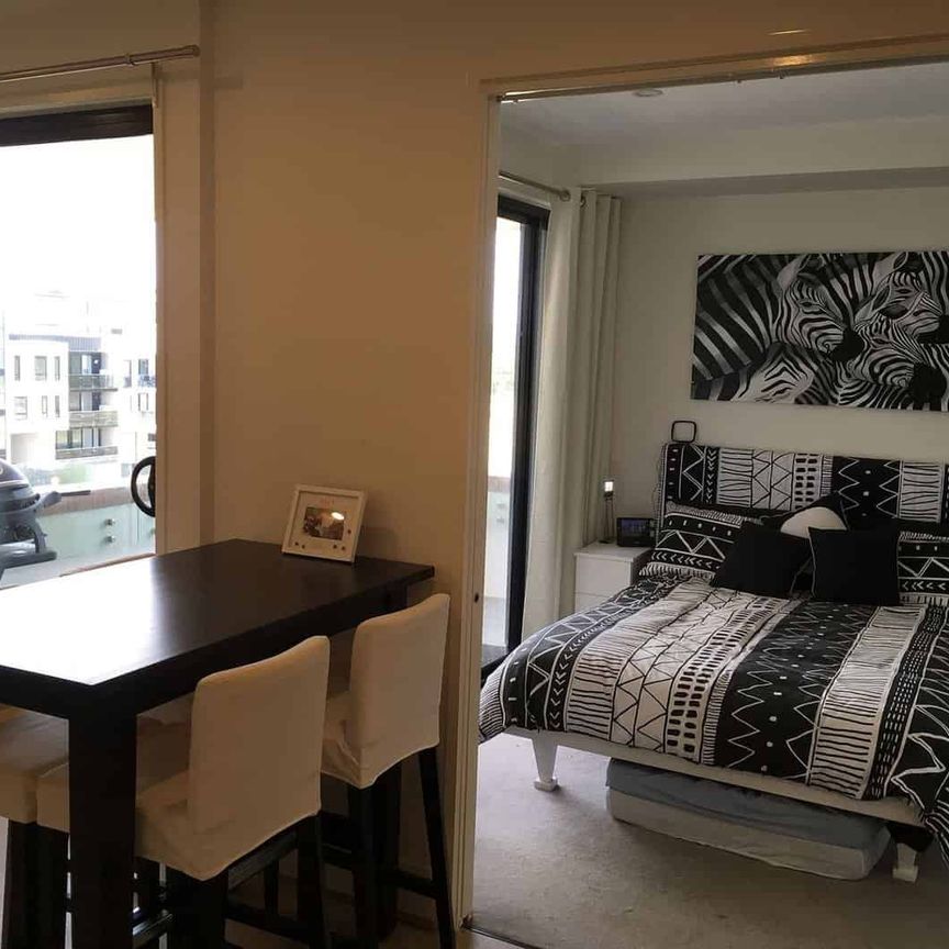 North facing executive apartment on Kingston Foreshore - Photo 1