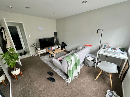 Four Bedroom Blockhouse Bay - Photo 4