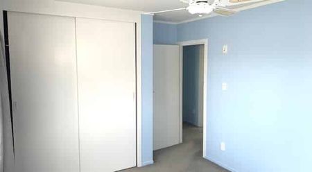 Spacious warm 3 Bedroom - Photo 3