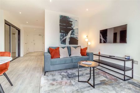 Fully-furnished, south-facing studio apartment - Photo 3