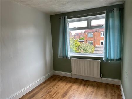 2 Bedroom Semi-Detached House For Rent in Farm Street, Oldham - Photo 2