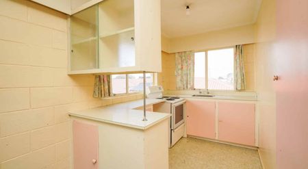 Bright and Private Rear Upstairs 2-Bedroom Unit - Photo 4