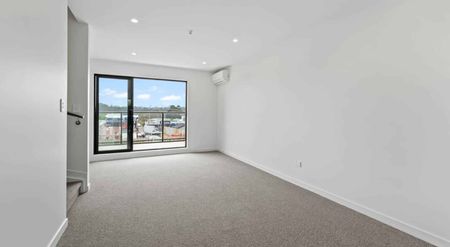 2 Bedroom + Office and internal access garage ! - Photo 2