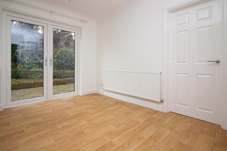 5 bedroom detached house to rent - Photo 2