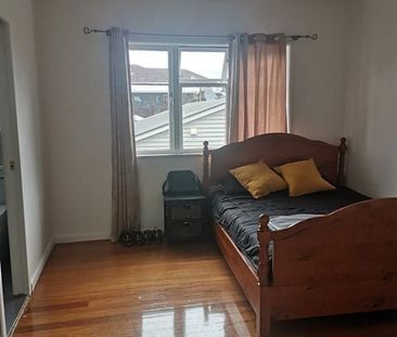 Neat house - Photo 2
