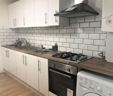 Buckingham Road, London, E18 - Photo 1