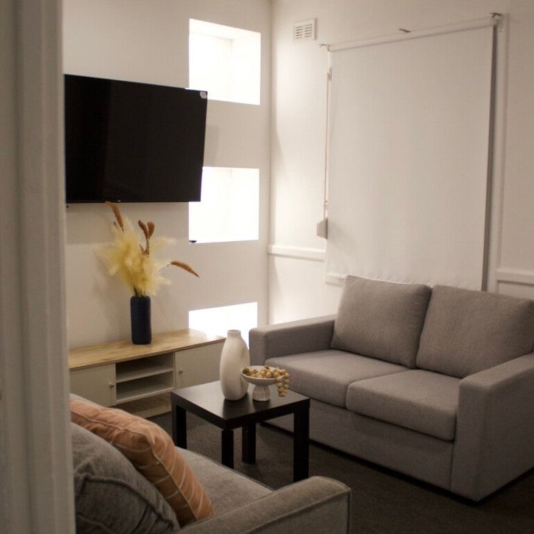 Elizabeth North - Photo 1