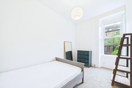 3 bedroom ground floor flat to rent - Photo 2