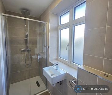 3 bedroom flat to rent - Photo 6