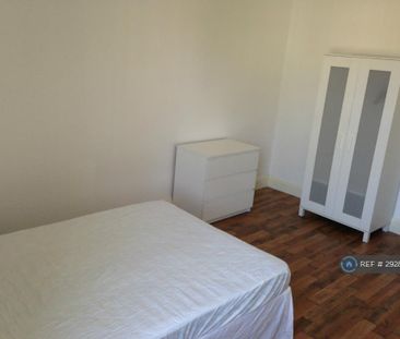 4 bedroom flat to rent - Photo 4