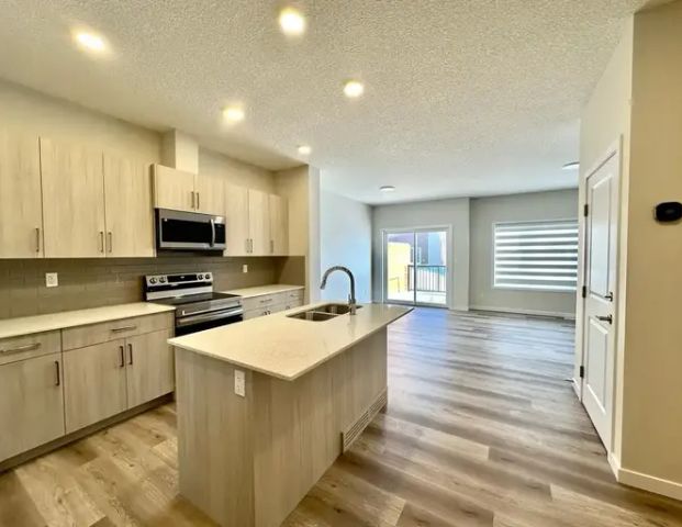 Spacious 3 Bedroom, 2.5 Bathroom Duplex in The Orchards! | 2201 MUCKLEPLUM CRES SW, Edmonton - Photo 1