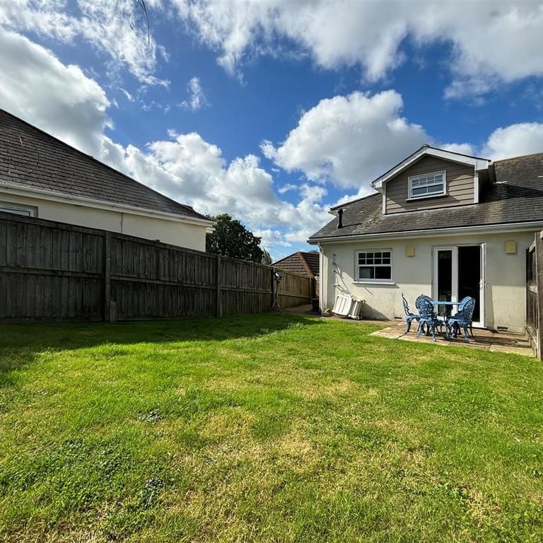 3 bedroom semi-detached house to rent - Photo 1