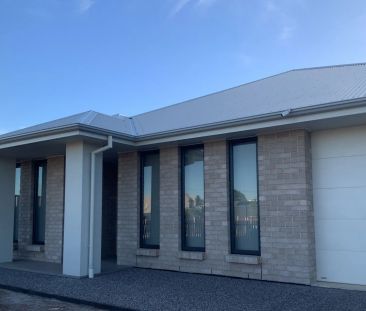 Newly Built 4–5 Bedroom Family Home with Study in Munno Para! Must ... - Photo 2