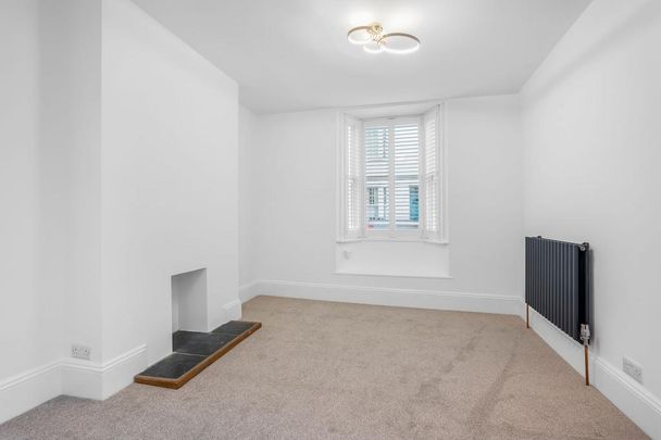 4 bedroom terraced house to rent - Photo 1