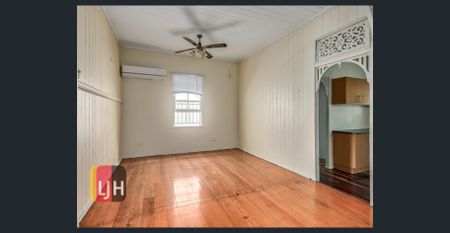 CHARMING 2 BEDROOM HOME WITH AIR CONDITIONING - Photo 2