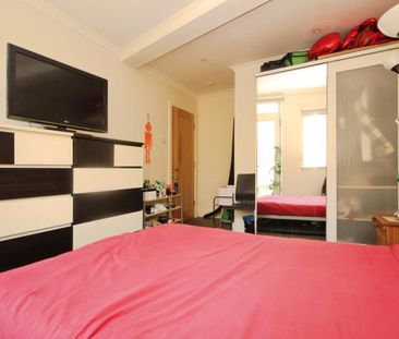 Gleneagle Mews, London, SW16 6AE - Photo 2