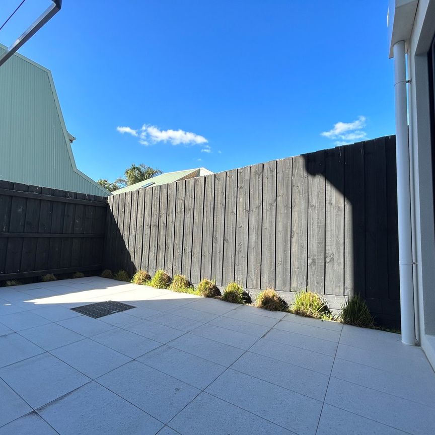 LUXURY BEACHSIDE LIVING - Photo 1