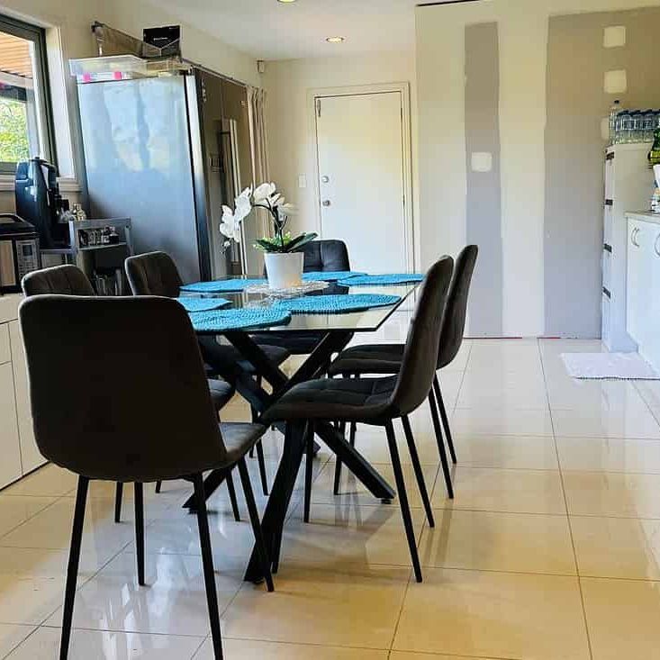 Large 1 bedroom flat with a large living room - Photo 1
