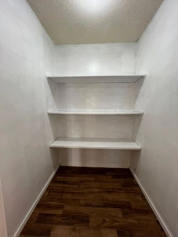 10604 114 St NW, Edmonton, AB T5H 3J9, Canada — Unit 1 - Photo 3