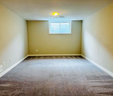 For Lease - 621 Lauraleaf Crescent, Barrhaven, Ontario - Photo 3