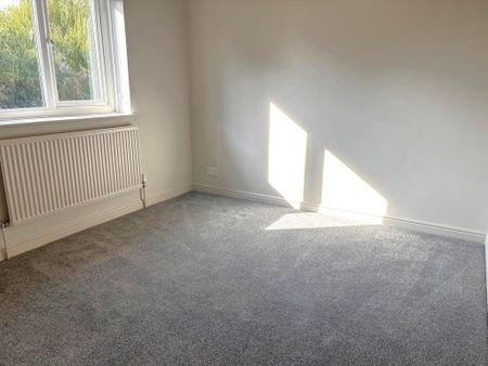 2 bedroom end of terrace house to rent - Photo 3