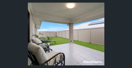 MODERN FAMILY LIVING IN BAYSIDE LOCATION - Photo 5