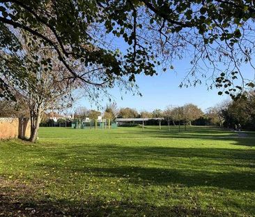 Gordon Road, Northfleet, Gravesend, DA11 - Photo 2