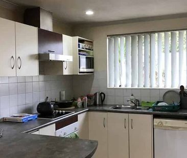 Hill Park Four Bedroom Two Bathroom - Photo 4