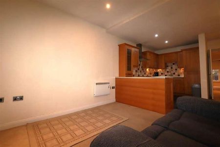 The George, Macclesfield, SK10 - Photo 2