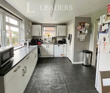 3 bedroom house to rent Bay View Crescent, Little Oakley, CO12 - Photo 5