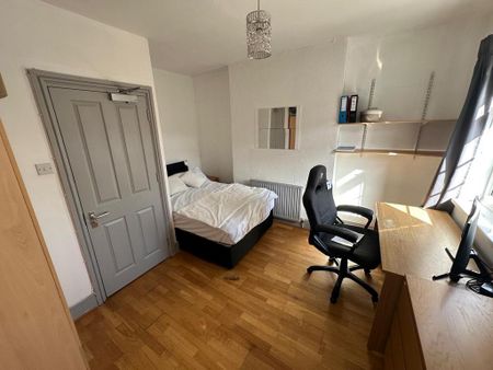 5 bedroom flat to rent - Photo 5