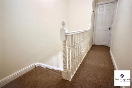 3 Bedroom House - End Terrace To Let - Photo 2