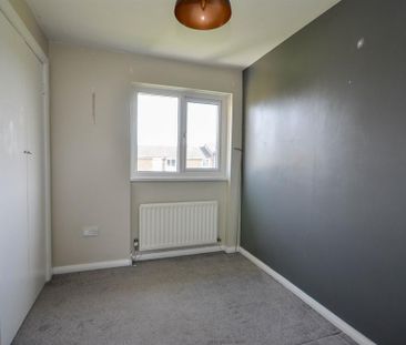 3 bedroom end of terrace house to rent - Photo 2
