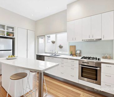 Elegant City Living with Breathtaking Views in Unbeatable Location - Photo 6