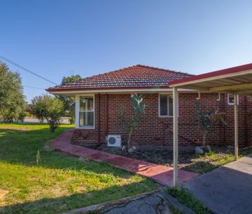 MODERN 3 BEDROOM, 1 BATHROOM HOME - Photo 3