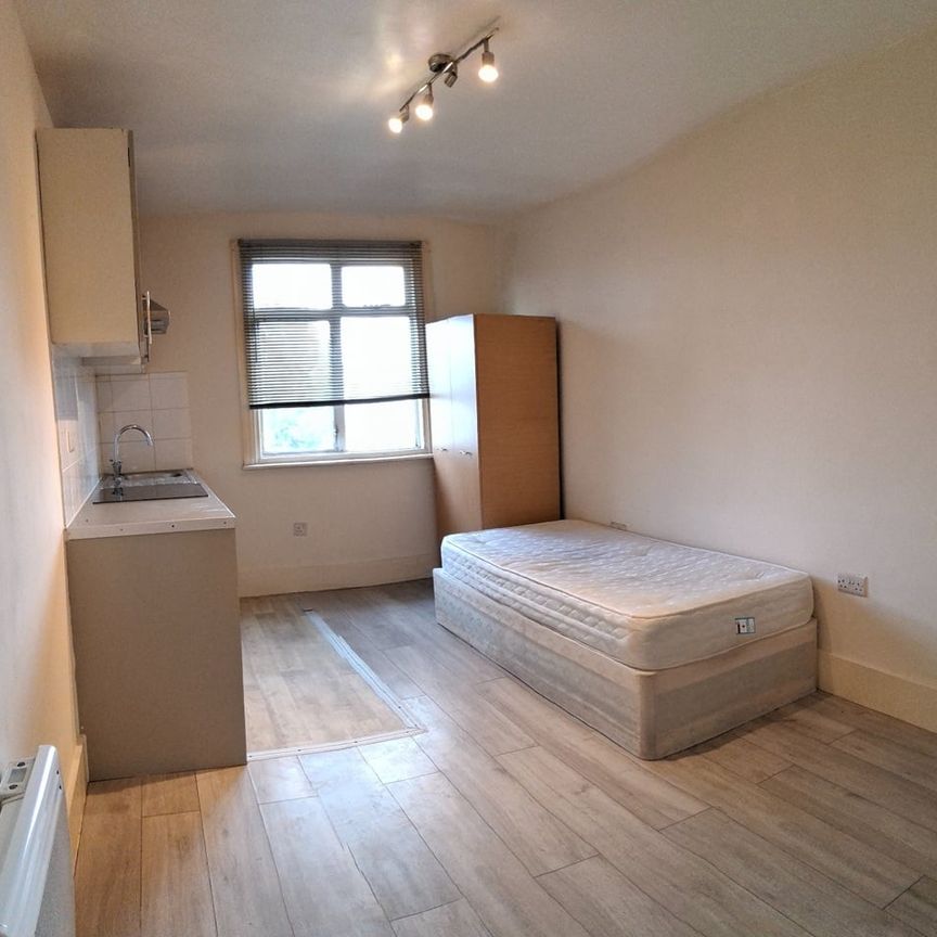 Studio Flat, Purley Avenue, NW2 - Photo 1