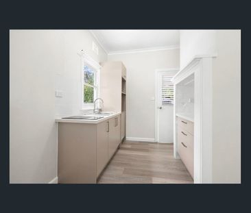 ADORABLE COUNTRY COTTAGE - Photo 6