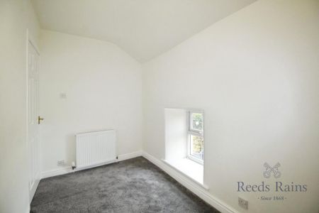 2 bedroom terraced house to rent - Photo 4