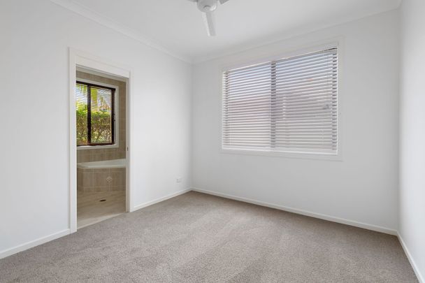 37 Oyster Cove Promenade, Helensvale. - Photo 1