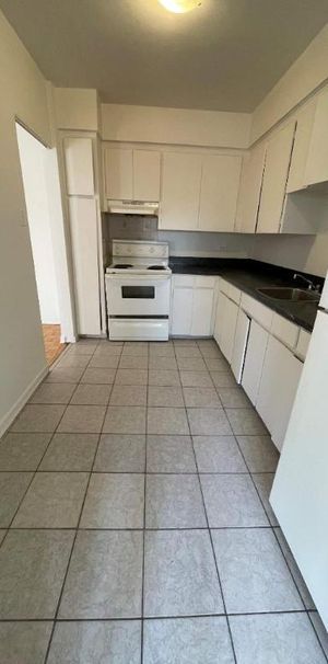 2 CH - 1 SDB - St-Laurent - $1,645 /mo - Photo 1